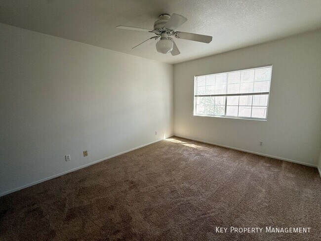 Building Photo - 2840 Lone Cliff Dr
