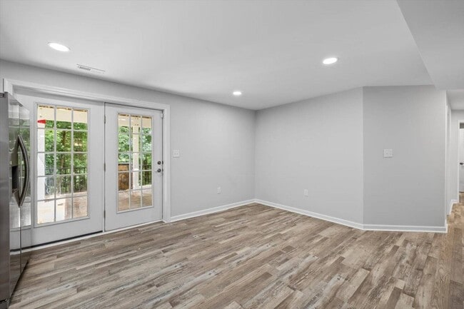 Building Photo - 1010 Hotchkiss Ct