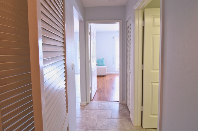 Building Photo - FURNISHED LONG TERM OR SEASONAL RENTAL WAL...