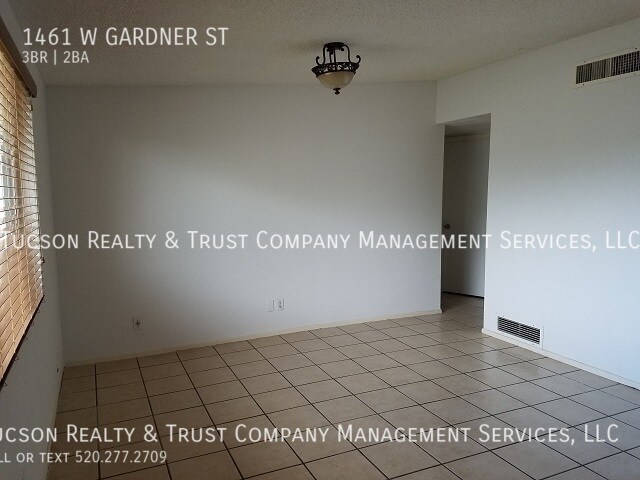 Building Photo - 1461 W Gardner St