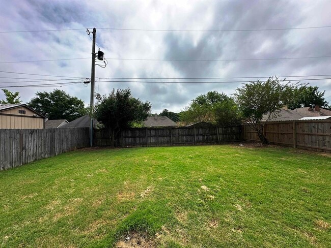 Building Photo - 3812 Clarion Dr