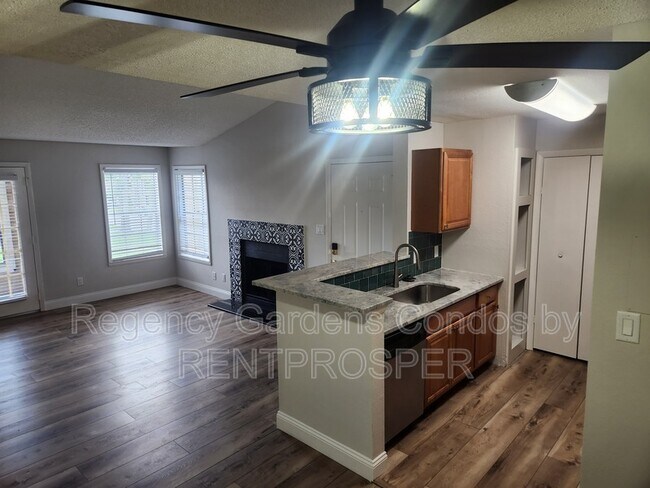 Building Photo - 4367 Thornbriar Ln