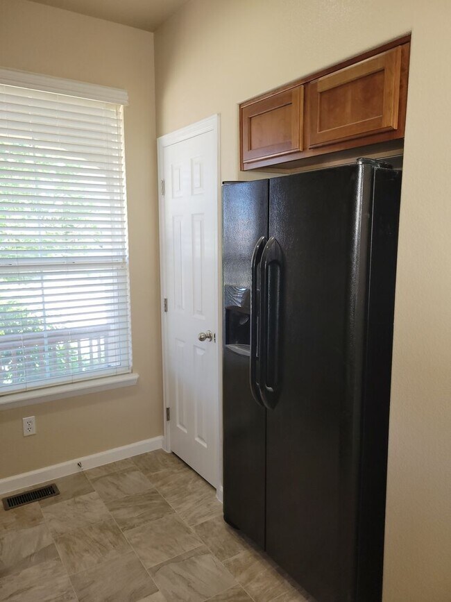 Building Photo - 7747 Mountain Laurel Dr