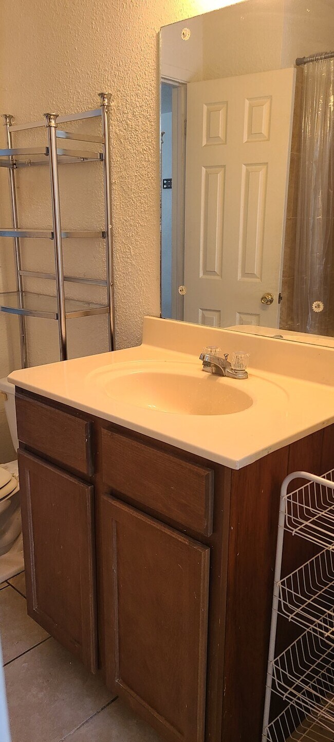 Building Photo - 1106 Verde Dr