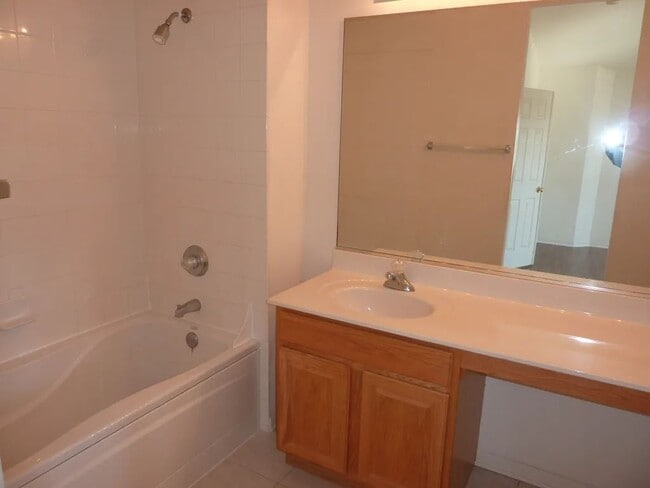 Building Photo - 1040 Montego Bay Ct