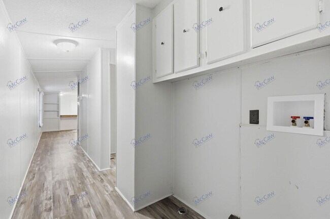 Building Photo - 6516 Blue Water Ct