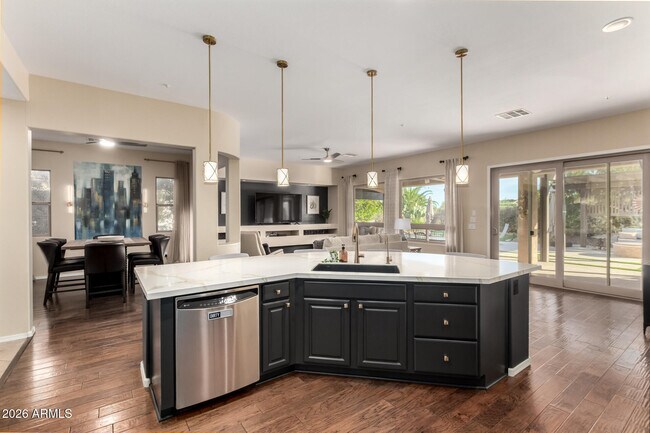 Building Photo - 12725 W Dale Ln