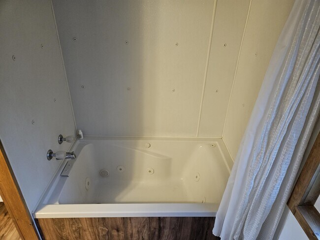 Building Photo - 2006 WY-352