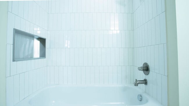 Building Photo - Garden View 1 Bedroom Loft Ready for move in