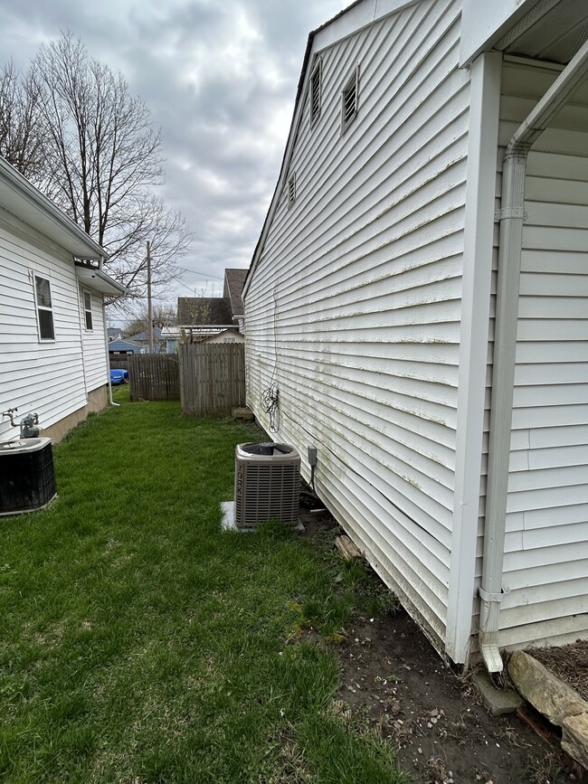 Building Photo - 1702 Michigan Ave