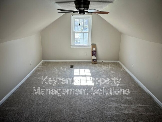 Building Photo - 113 York Dr