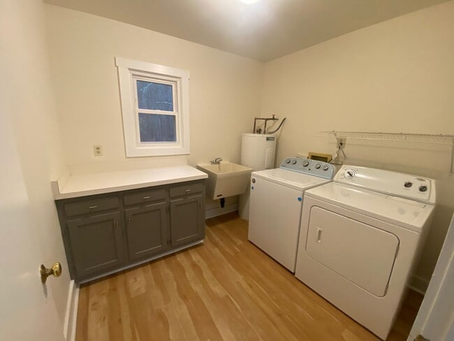 Building Photo - Country living in Glen Allen three bedroom...