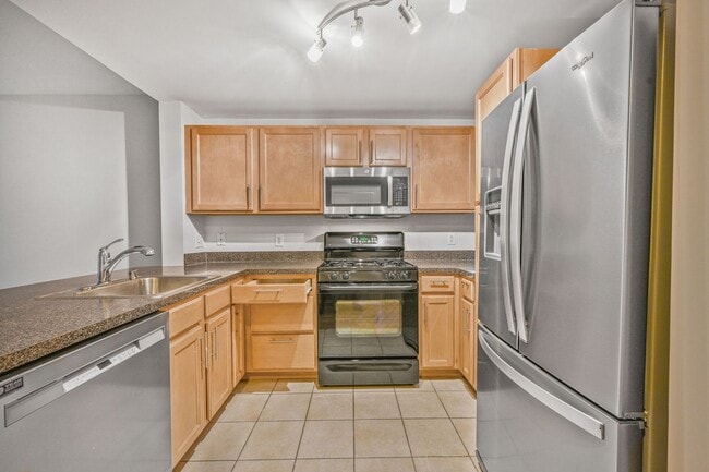 Building Photo - Beautifully Renovated 1BR Condo With Balco...
