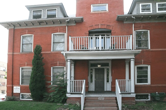 Building Entry - 1105 N Sherman St