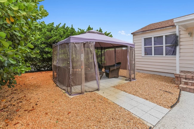 Building Photo - 735 Franklin Rd