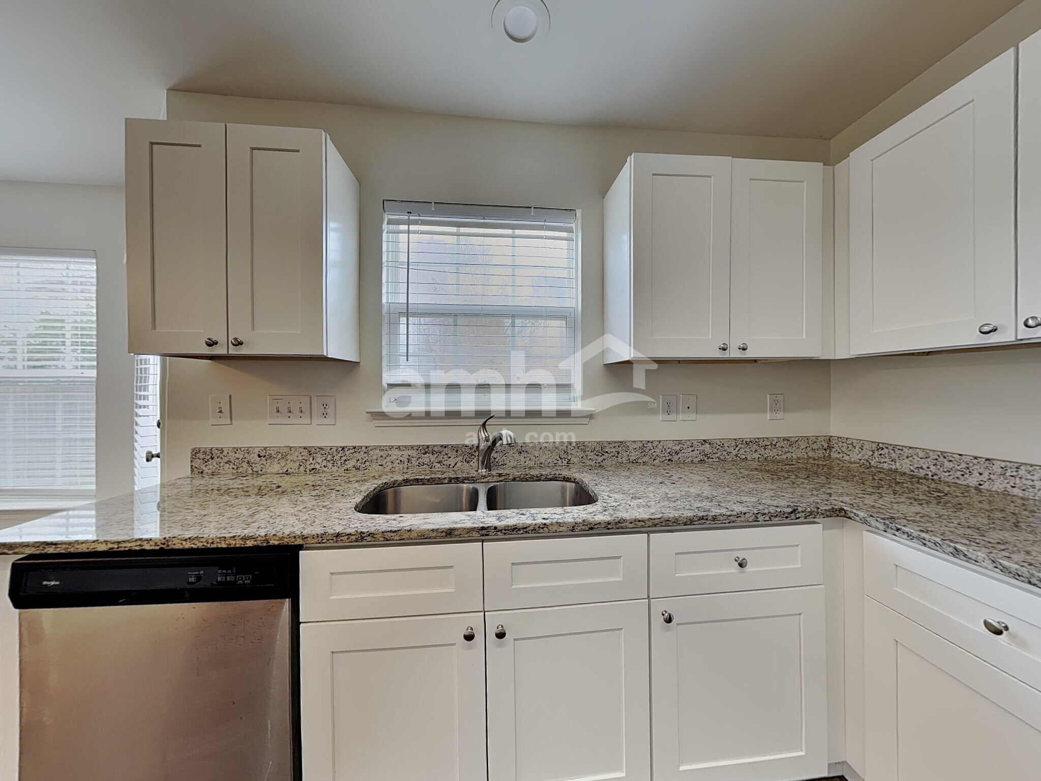 Building Photo - 1568 Pebble Ridge Dr