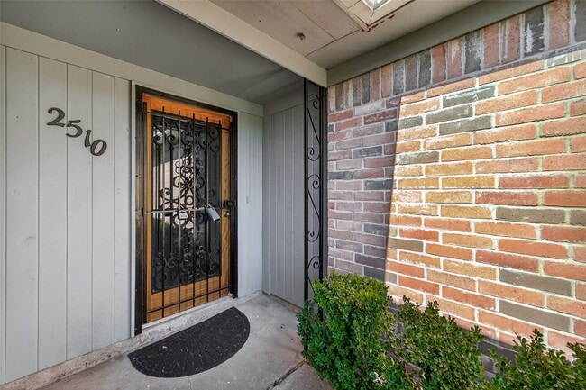 Building Photo - 2510 Old Fort Rd