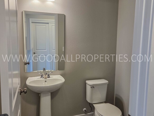 Building Photo - Beautiful Two-Story Home in the SE Polk School District – Available Now!