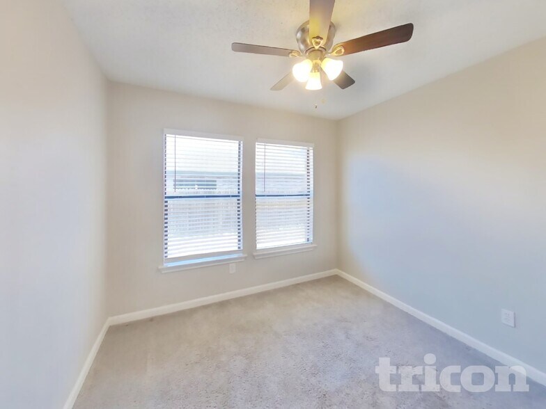 Building Photo - 716 King St