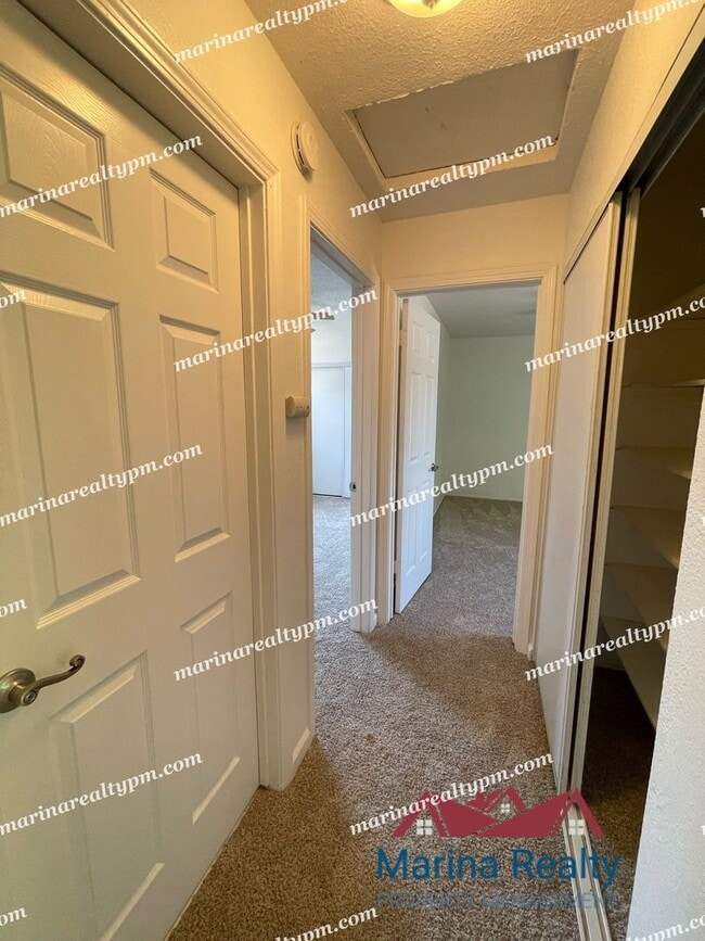 Building Photo - 211 Del Luz Ct