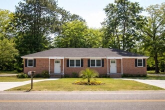 Building Photo - 35 Willow Dr