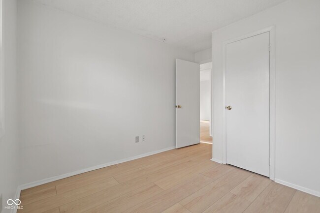 Building Photo - 8856 Moll Dr