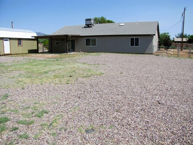 Building Photo - 3BR/2BA/2CG, 1519 sq.ft on half acre in Huachuca City, AZ