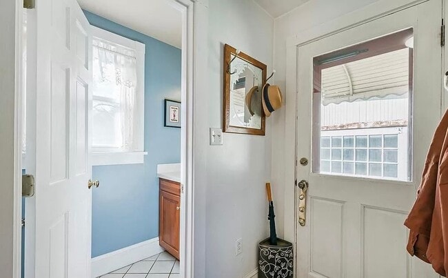 Building Photo - Spacious 4-Bedroom Home with Sunroom, Garage & Private Driveway!