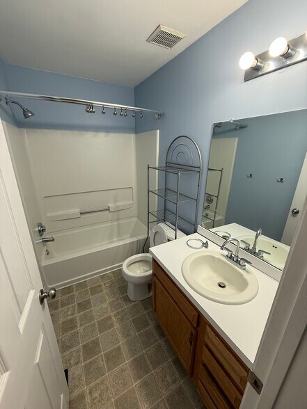 Building Photo - 12 Paynter St