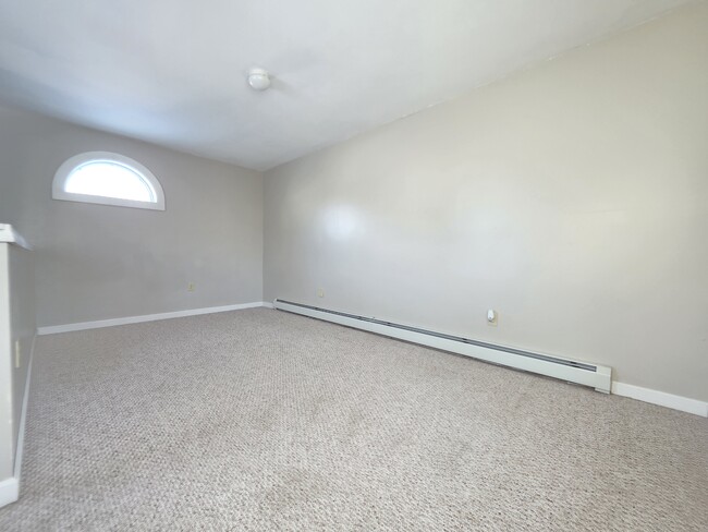 Building Photo - 208 Grove St