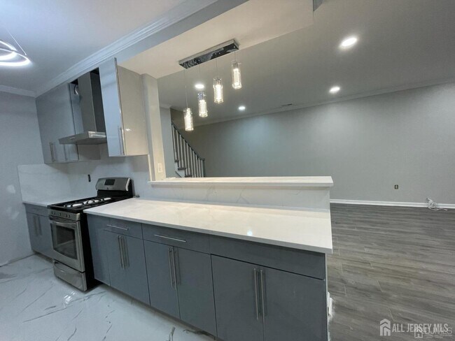 Building Photo - 42 Ashford Dr