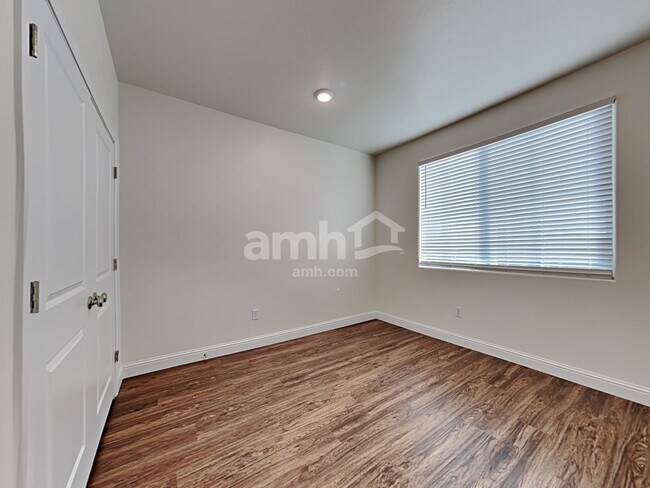 Building Photo - 724 Terrain Star Ave