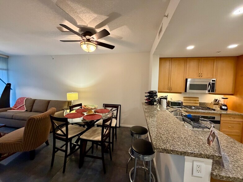 Building Photo - 850 Beech St