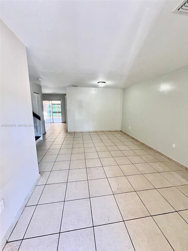 Building Photo - 6975 NW 173rd Dr