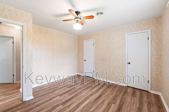 Building Photo - 4537 Shawnee Dr