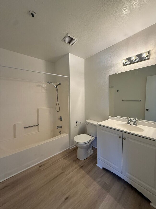 Building Photo - Centrally Located Las Palmas Upstairs Cond...
