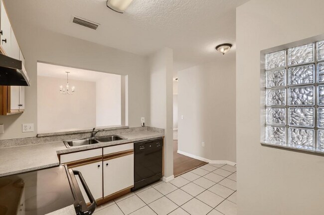 Building Photo - 6011 Portsdale Pl