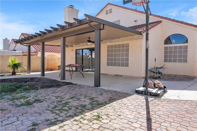 Building Photo - 2710 Strathmoor Dr