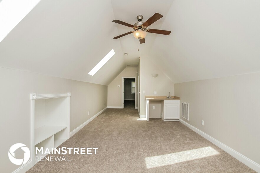 Building Photo - 15032 Alexander Pl Dr