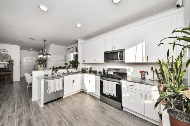 Building Photo - 25928 Chicory Dr