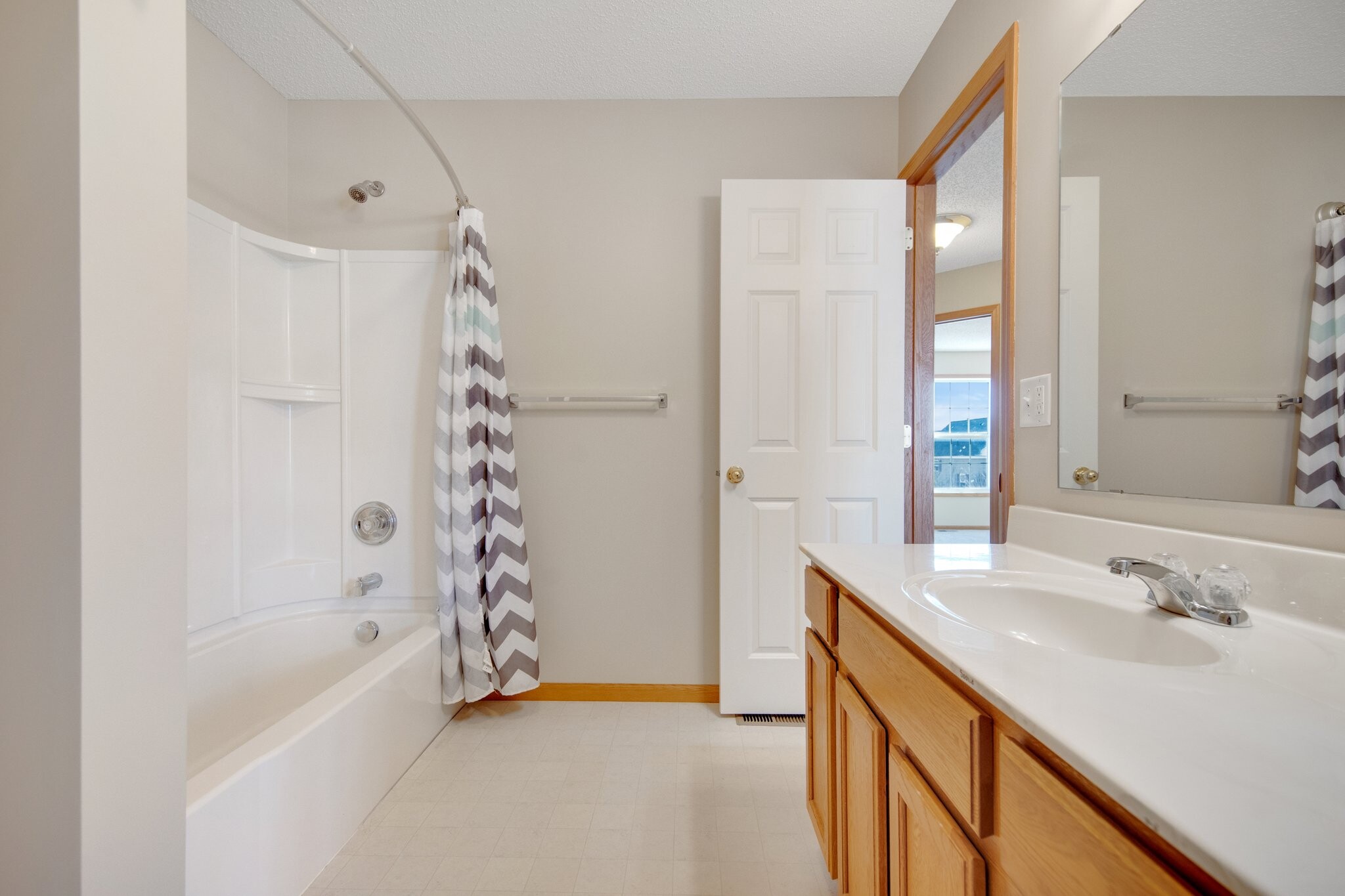 2nd Floor Bathroom - 10022 Gentian Dr