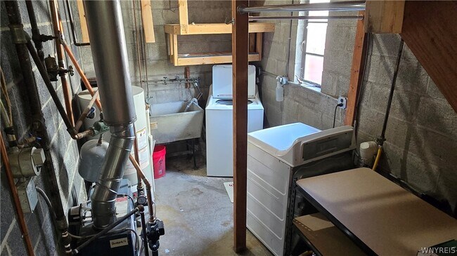 Building Photo - 525 Huxley Dr