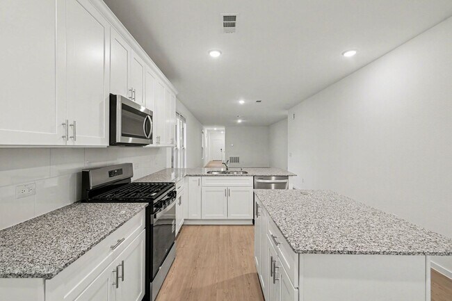 Building Photo - BRAND NEW - NEVER LIVED IN 4 bedroom - 2 1/2 bath in The Pines at Seven Coves