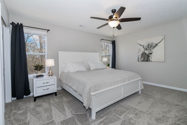 Building Photo - Fully Furnished Short-term rental Includes internet, cable, washer, dryer, etc