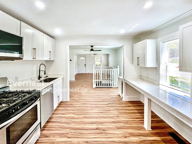 Building Photo - 1391 N Druid Hills Rd NE