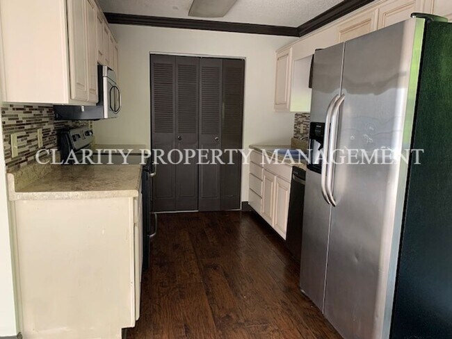 Building Photo - 2218 Cloverleaf Cir SE