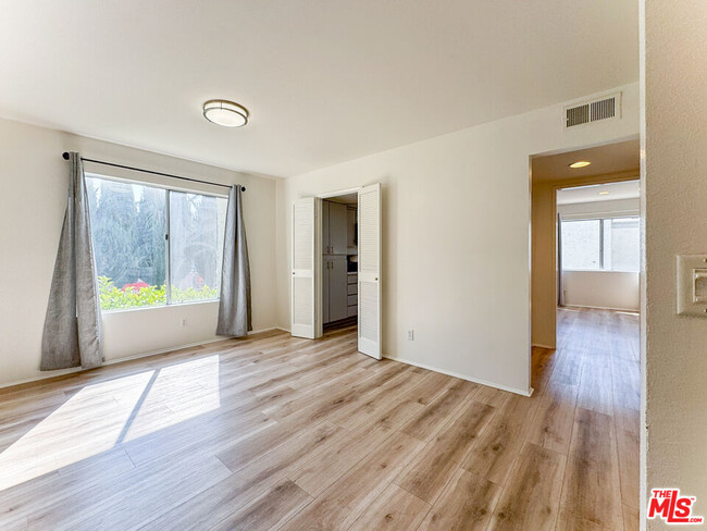 Building Photo - 11730 Moorpark St