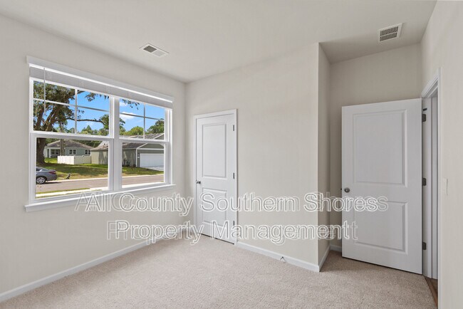 Building Photo - 215 Konik St