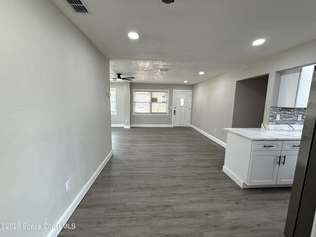 Building Photo - 2307 King Richard Rd