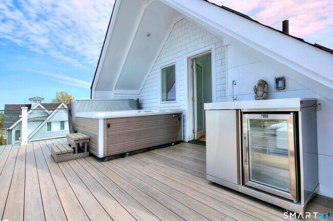 Building Photo - 26 Island Way